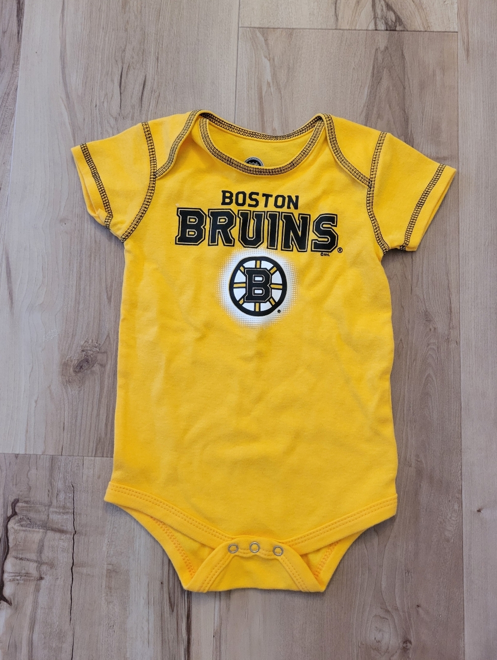 NHL Boston Bruins 100% Cotton Yellow Logo Baby 1 Piece Bodysuit Creeper Size 18M